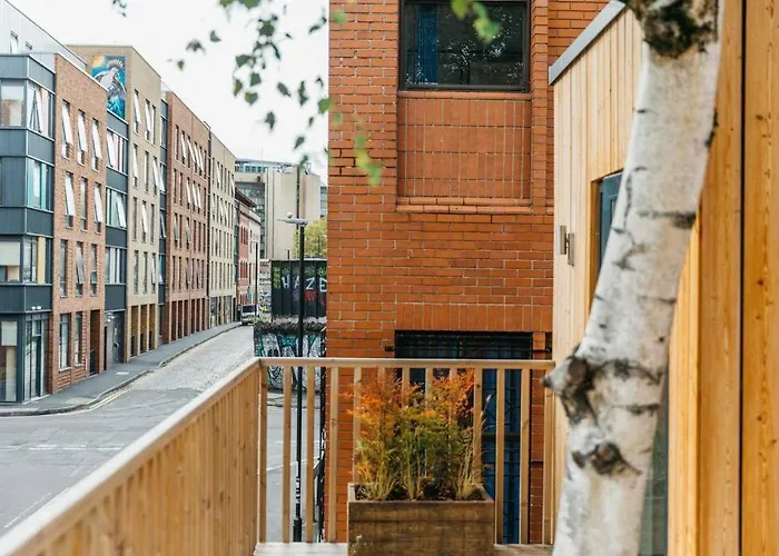 Carmen Eco-Pod / Treehouse, Close To Cabot Circus