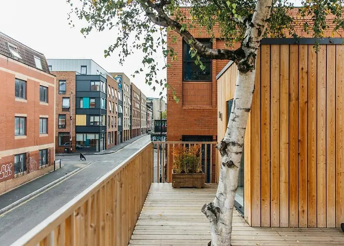Carmen Eco-Pod / Treehouse, Close To Cabot Circus