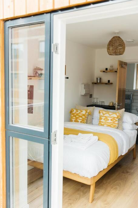 Carmen Eco-pod / Treehouse, Close To Cabot Circus *